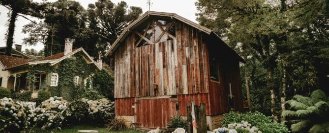 Suspect That Your Backyard Is Missing Something? 6 Old Backyard